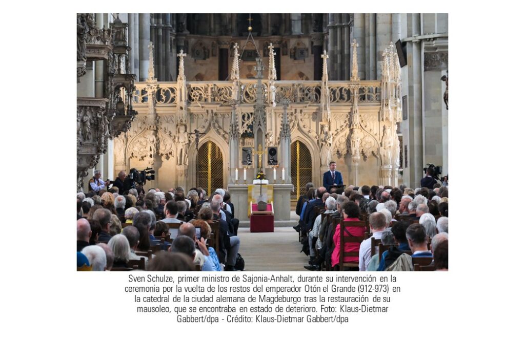 El primer ministro de Sajonia-Anhalt, Sven Schulze, interviene en el acto solemne en la catedral de Magdeburgo. Los restos de Otón el Grande regresan a su templo tras una restauración de urgencia en su tumba histórica.